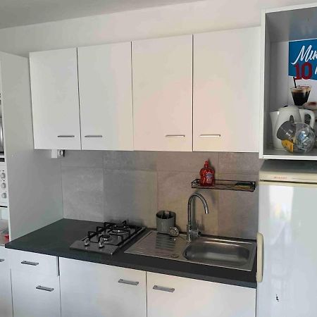 Le Depot Appartement Du Port A Champvert Exteriör bild