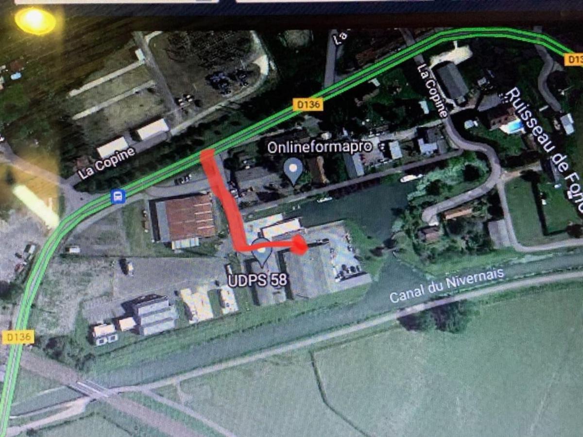 Le Depot Appartement Du Port A Champvert Exteriör bild