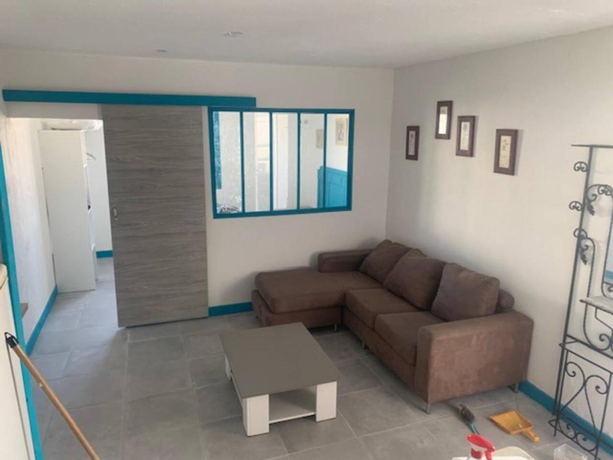 Le Depot Appartement Du Port A Champvert Exteriör bild